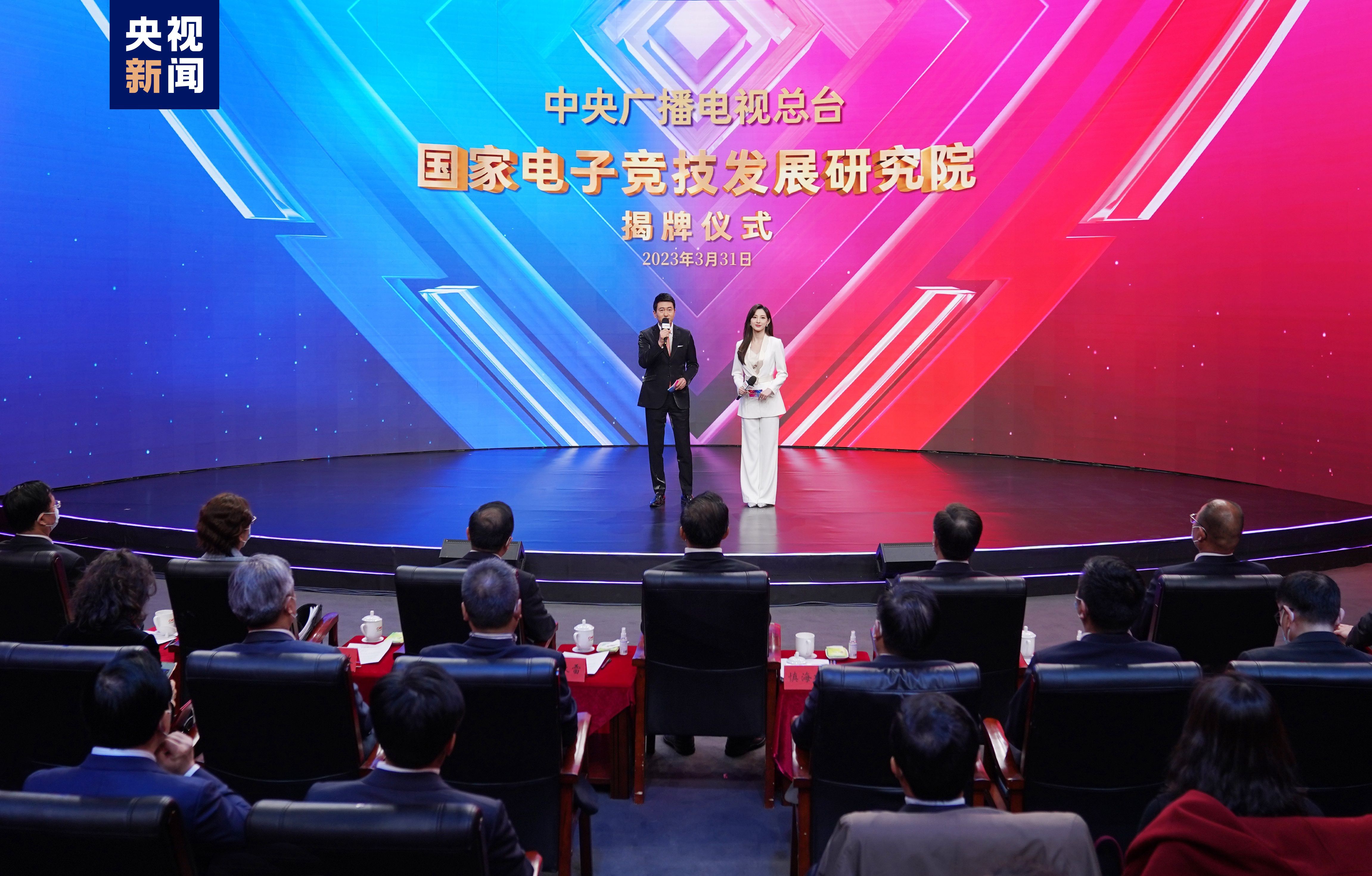 尴尬！宽窄巷子的直饮水机竟变“垃圾箱”