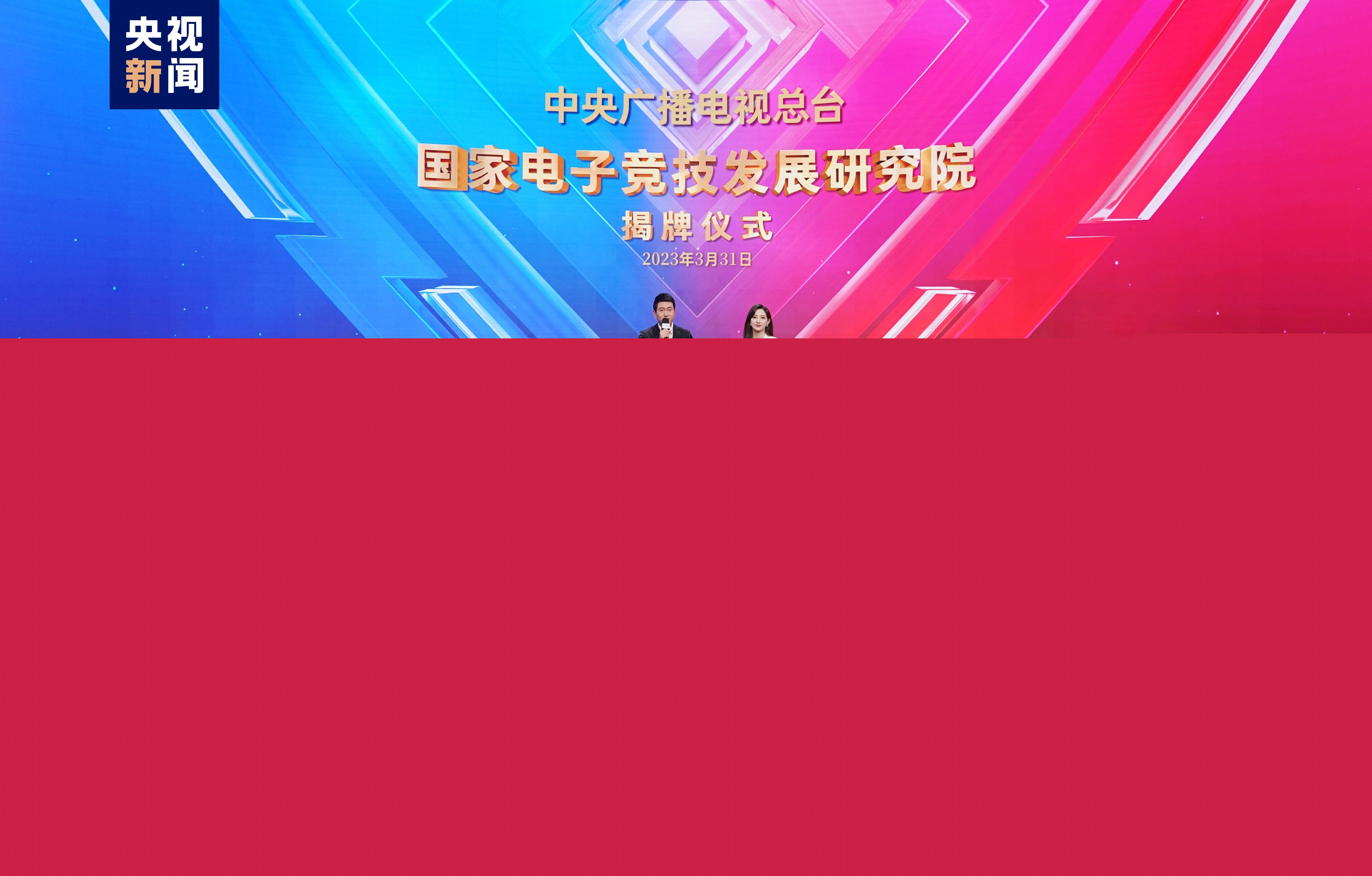 太恶心了！大厦保洁员竟用拖把擦饮水机！涉事单位回应